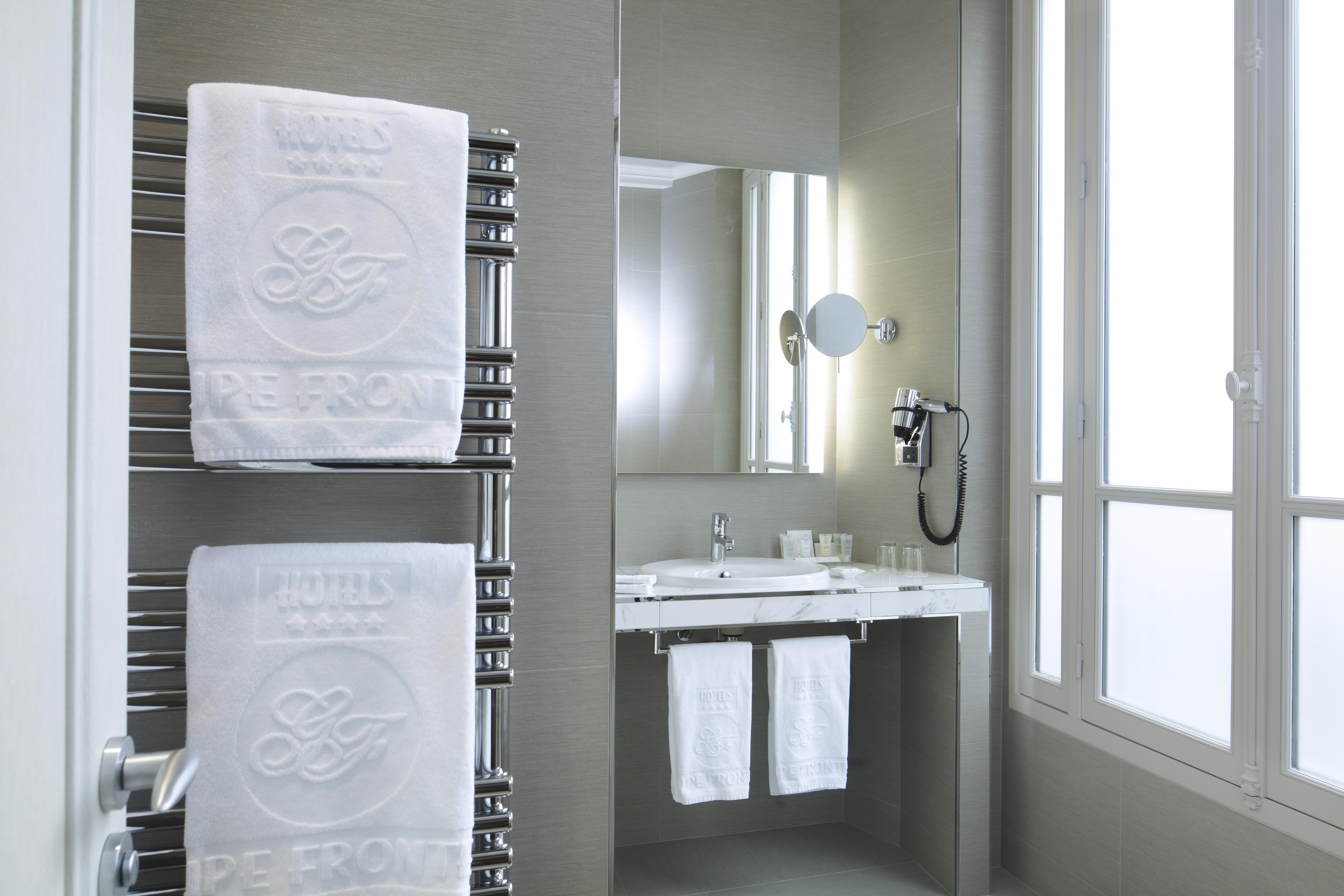 Hotel Chateau Frontenac Paris Room photo