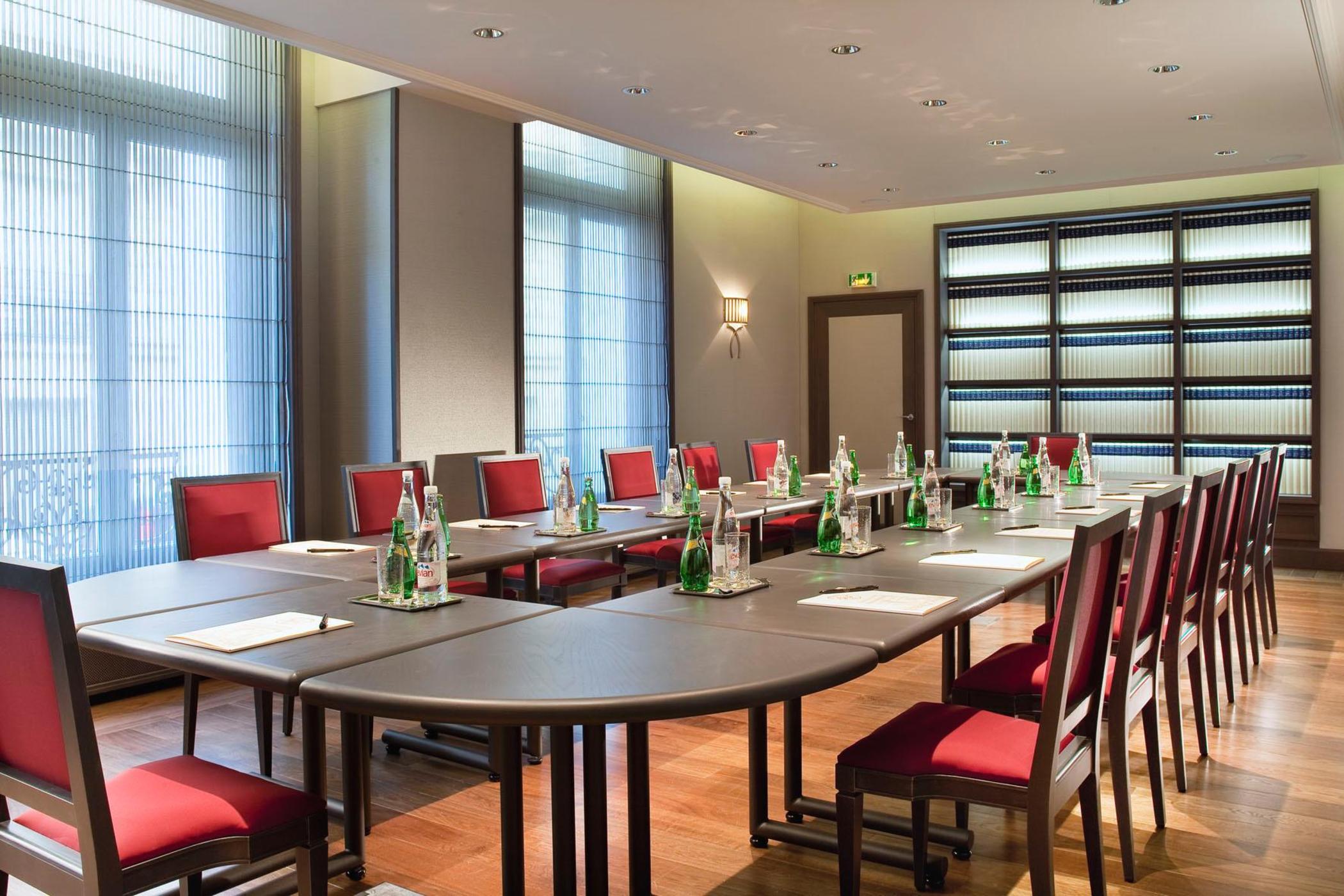 Hotel Chateau Frontenac Paris Business photo
