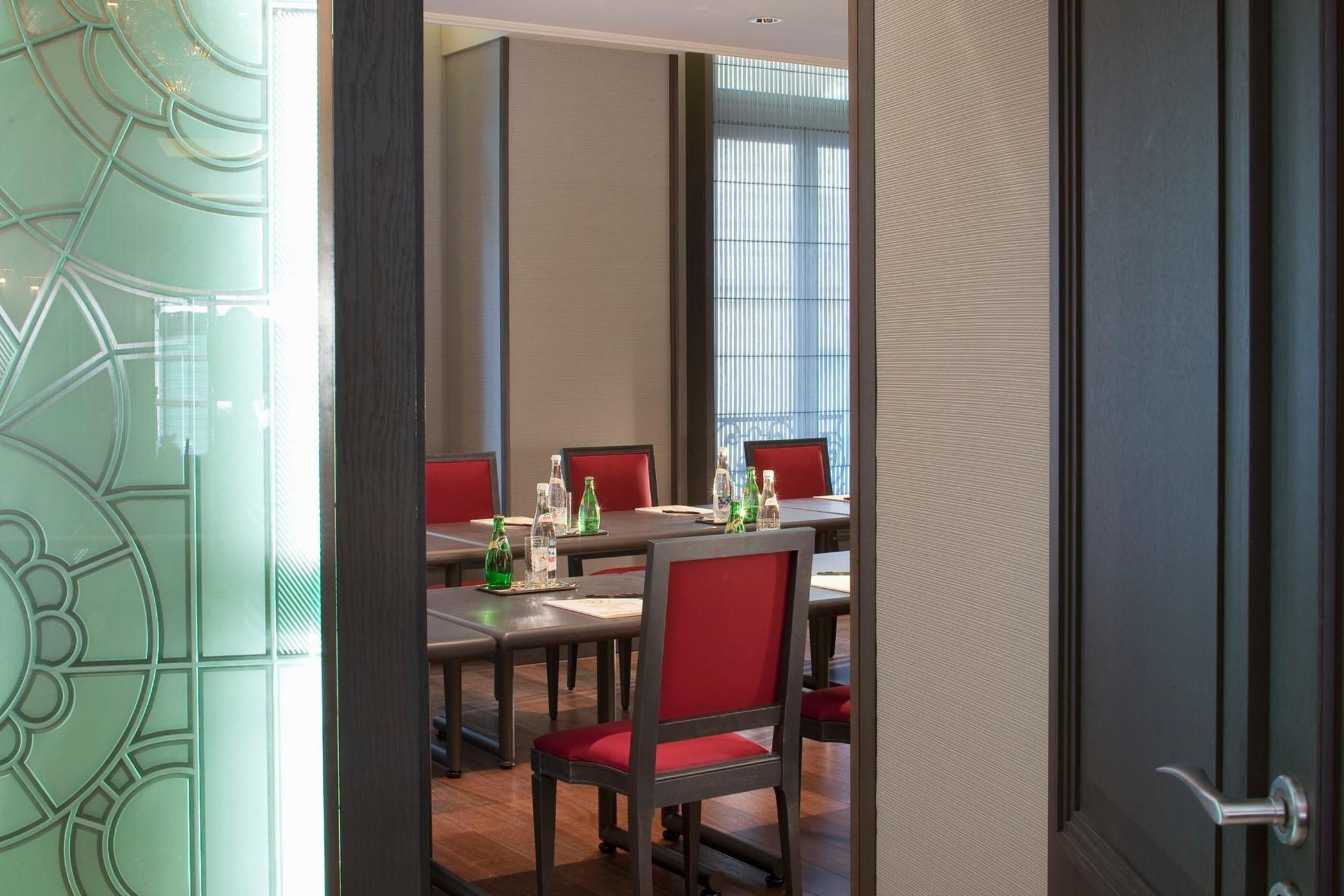 Hotel Chateau Frontenac Paris Business photo