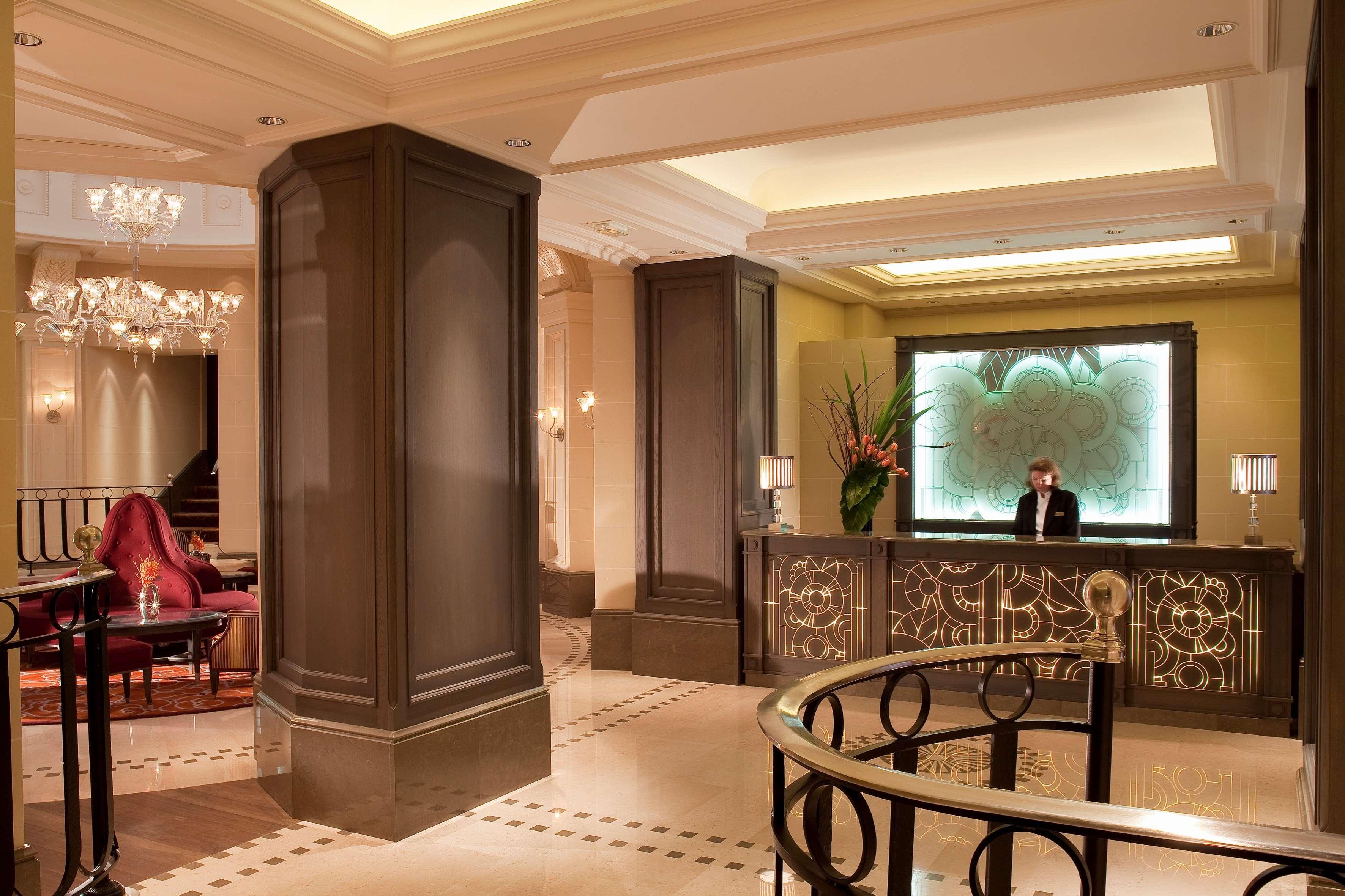 Hotel Chateau Frontenac Paris Interior photo